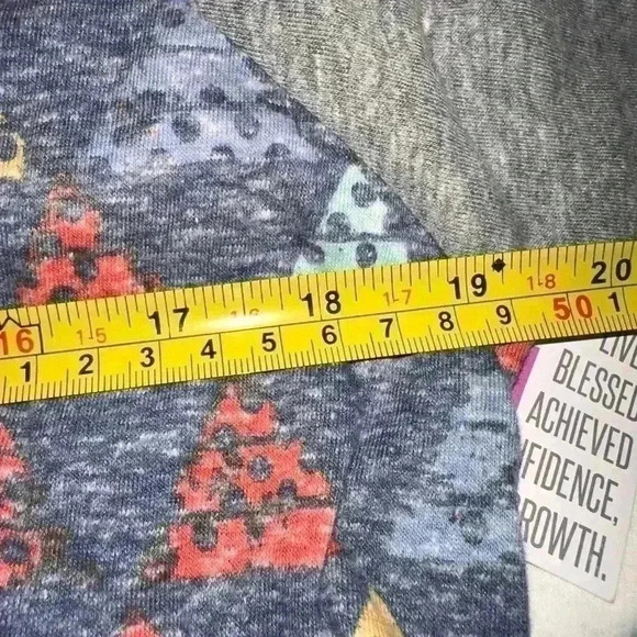 Lularoe Medium blue faded wash Randy baseball T with grey sleeves. NWT stretchy! - Picture 5 of 7